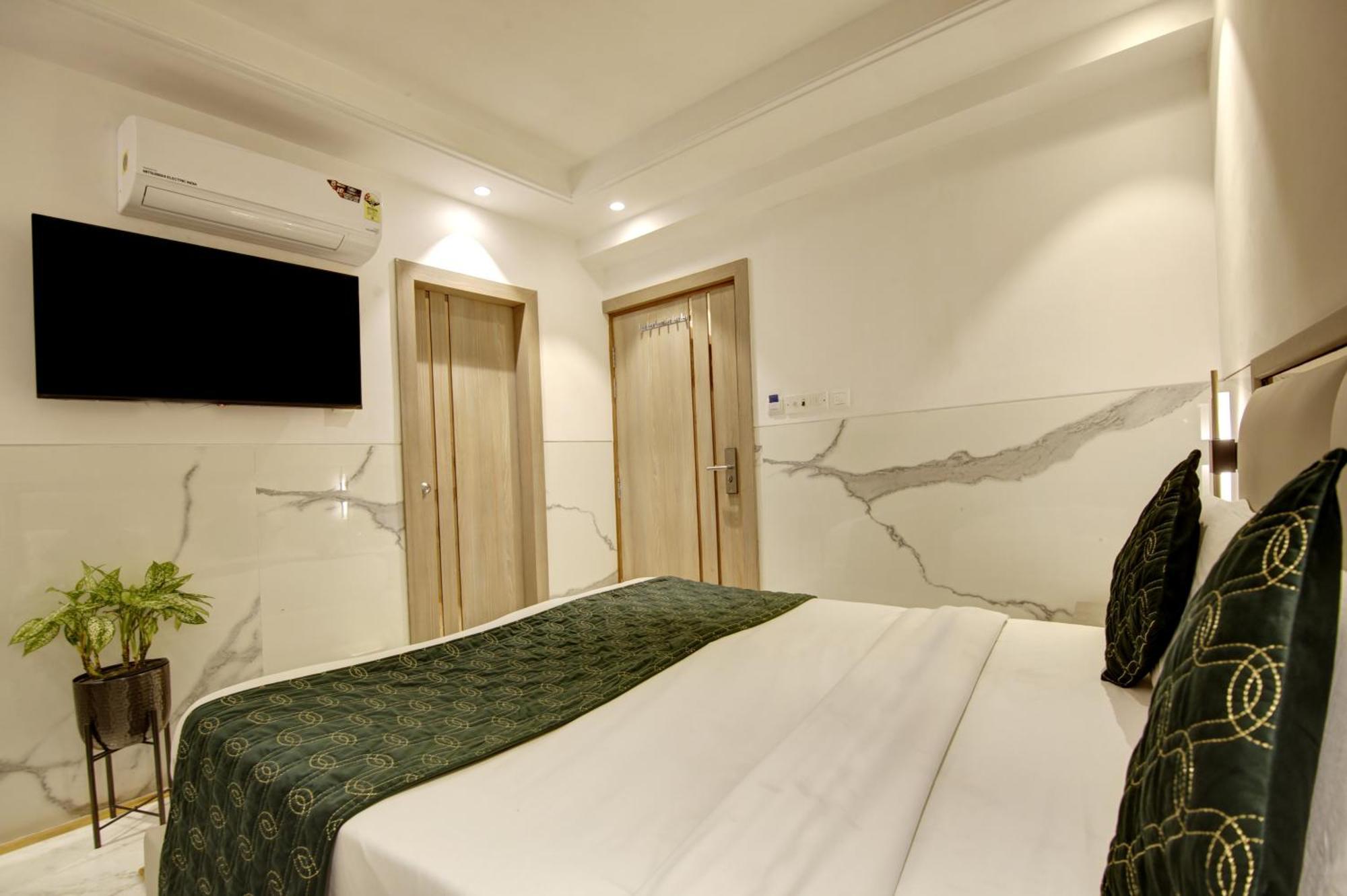 Hotel Transit International- Aerocity Delhi Airport Neu-Delhi Exterior foto